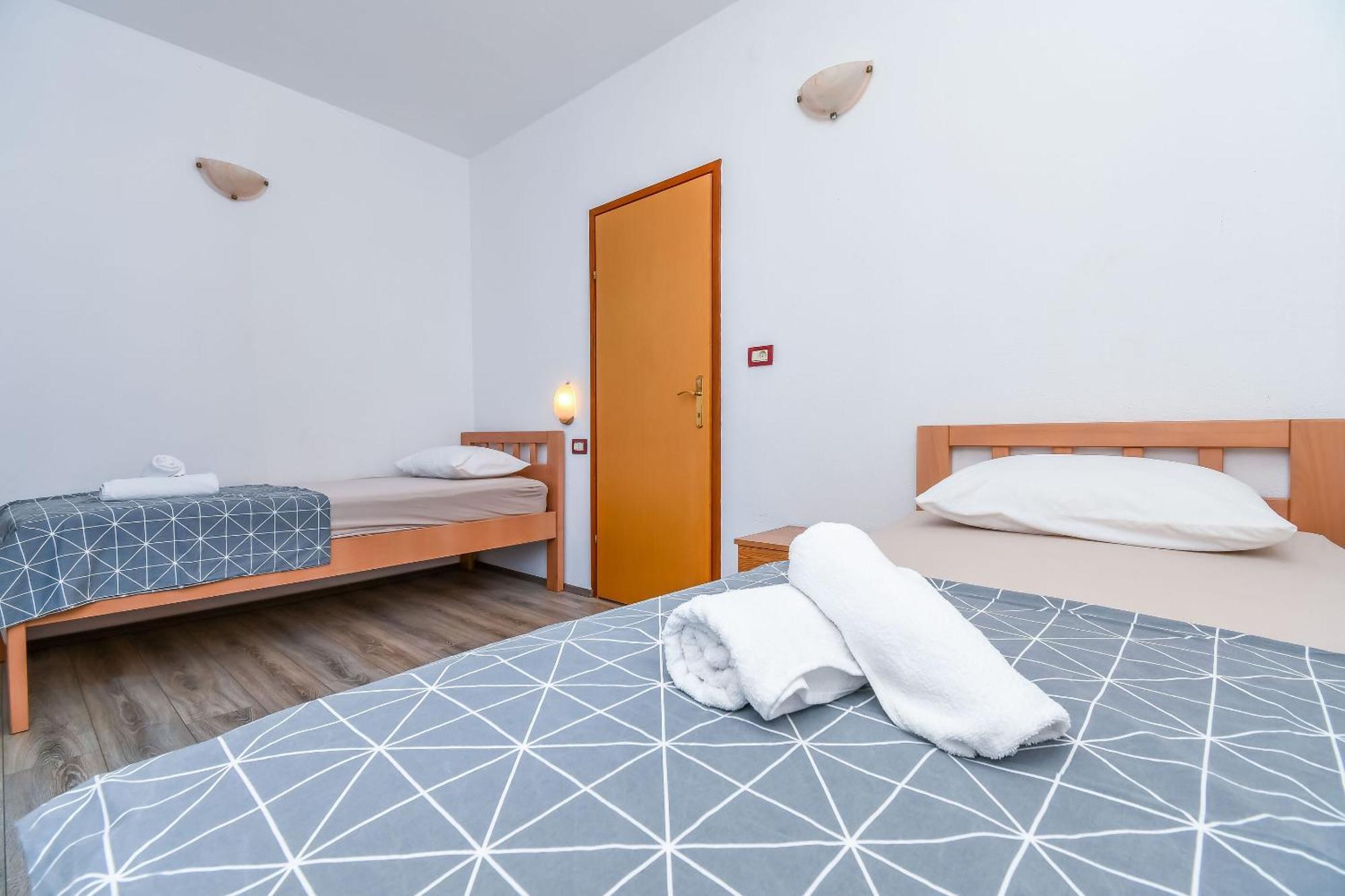 Apartment Mara Trogir Exterior foto